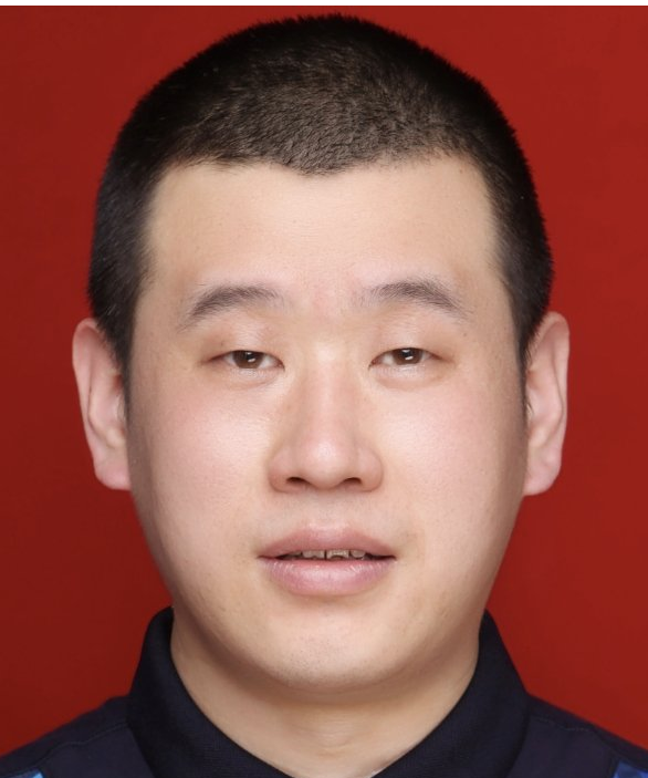 zhaoxinyang，男,年龄：38岁，收入：5万以下，婚况：离异，职业：普通员工