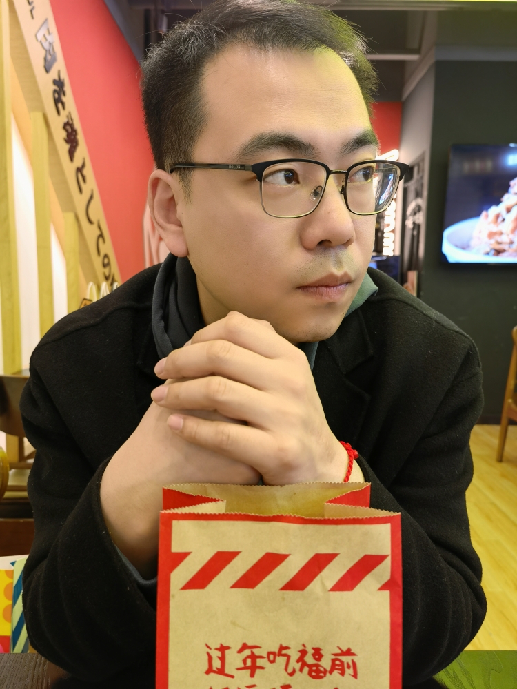 L.先生，男,年龄：39岁，收入：18-25万，婚况：未婚，职业：自由职业