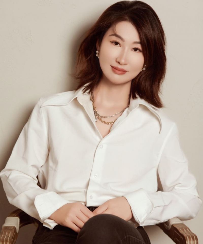 周家冉，女,年龄：40岁，收入：12-18万，婚况：离异，职业：个体老板