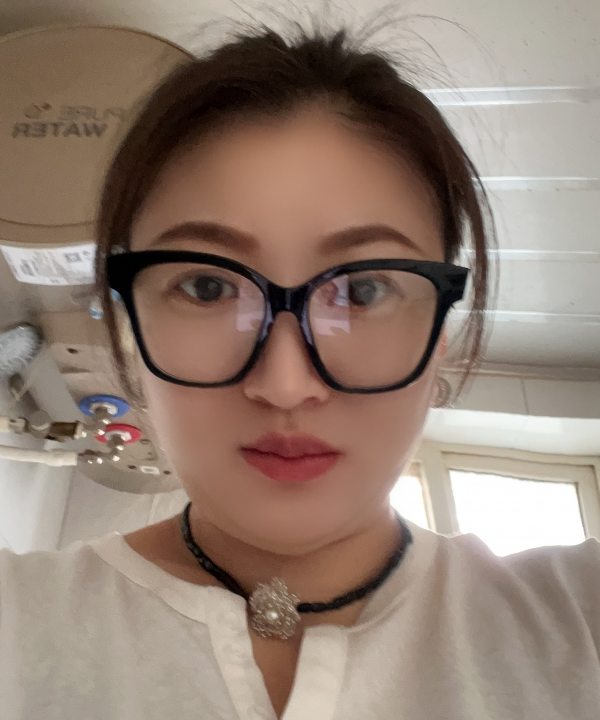 我就是我拒绝比较，女,年龄：43岁，收入：5万以下，婚况：离异，职业：普通员工