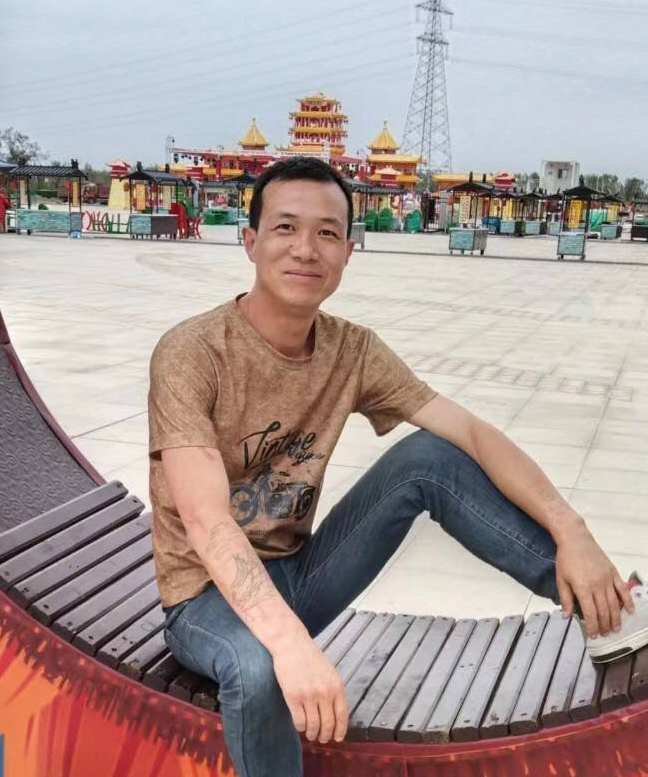 w8678，男,年龄：40岁，婚况：未婚，职业：自由职业