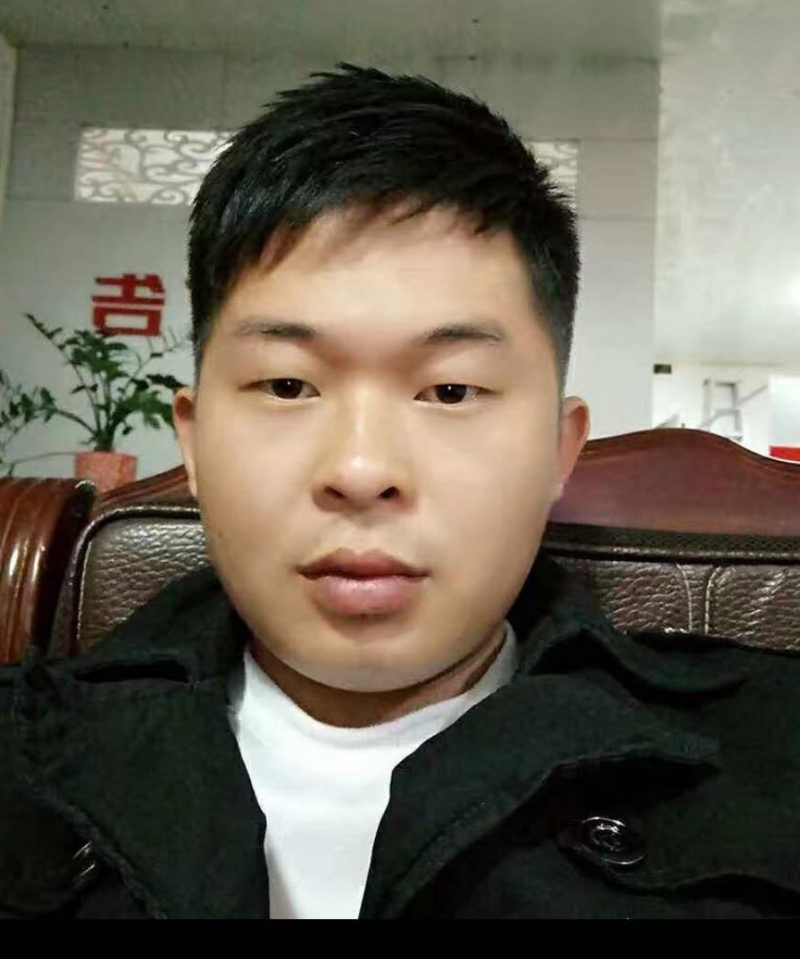 长城博，男,年龄：34岁，收入：5-8万，婚况：未婚，职业：普通员工