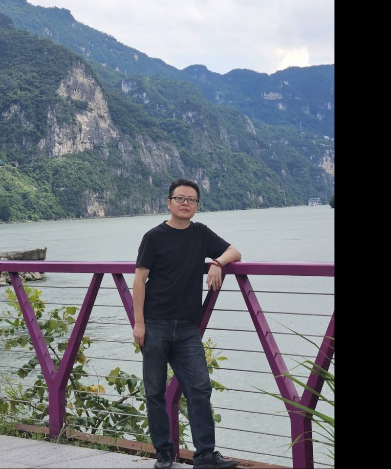 云淡风轻z007，男,年龄：45岁，婚况：未婚，职业：普通员工