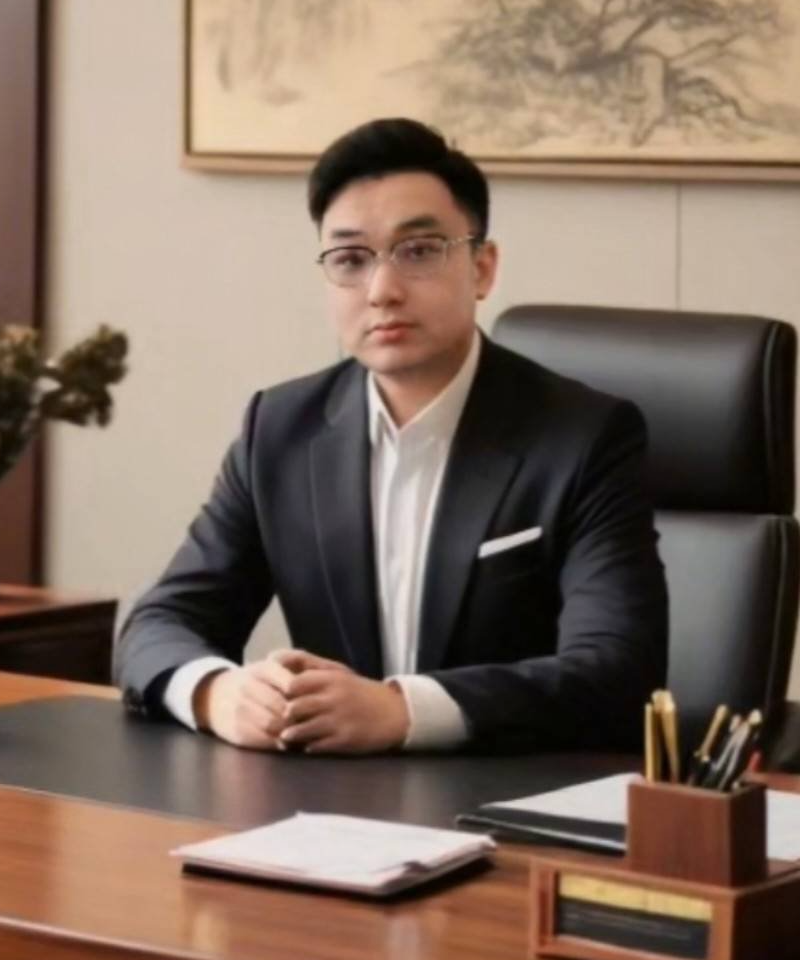 小陈啊，男,年龄：30岁，婚况：未婚，职业：中层管理