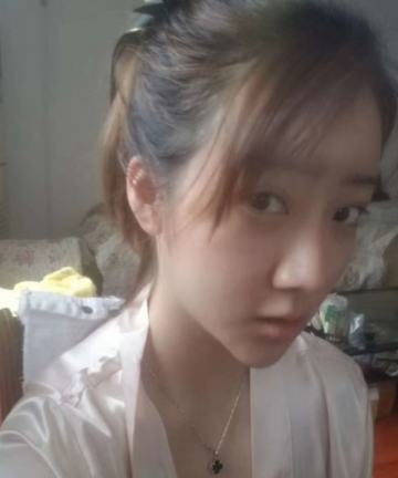 云端筑梦师，女,年龄：30岁，收入：5-8万，婚况：未婚，职业：艺术家