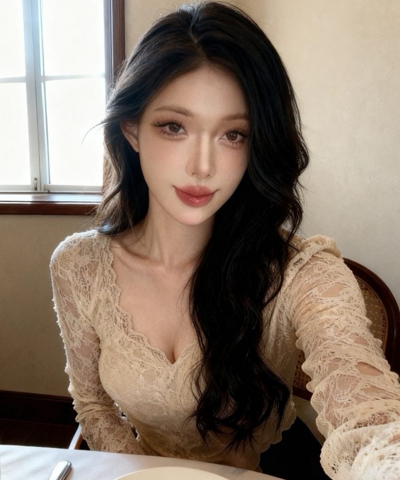 何庆芳，女,年龄：23岁，婚况：未婚，职业：自由职业