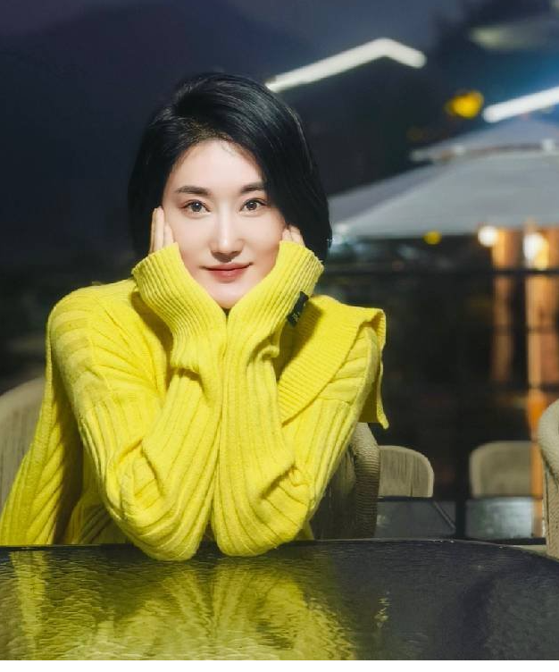 邓雯，女,年龄：40岁，婚况：未婚，职业：自由职业