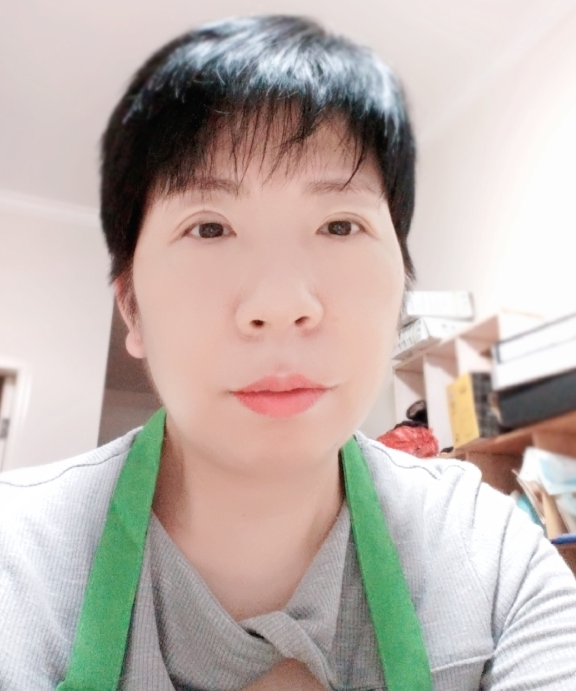 摇一摇t，女,年龄：49岁，收入：5-8万，婚况：离异，职业：普通员工