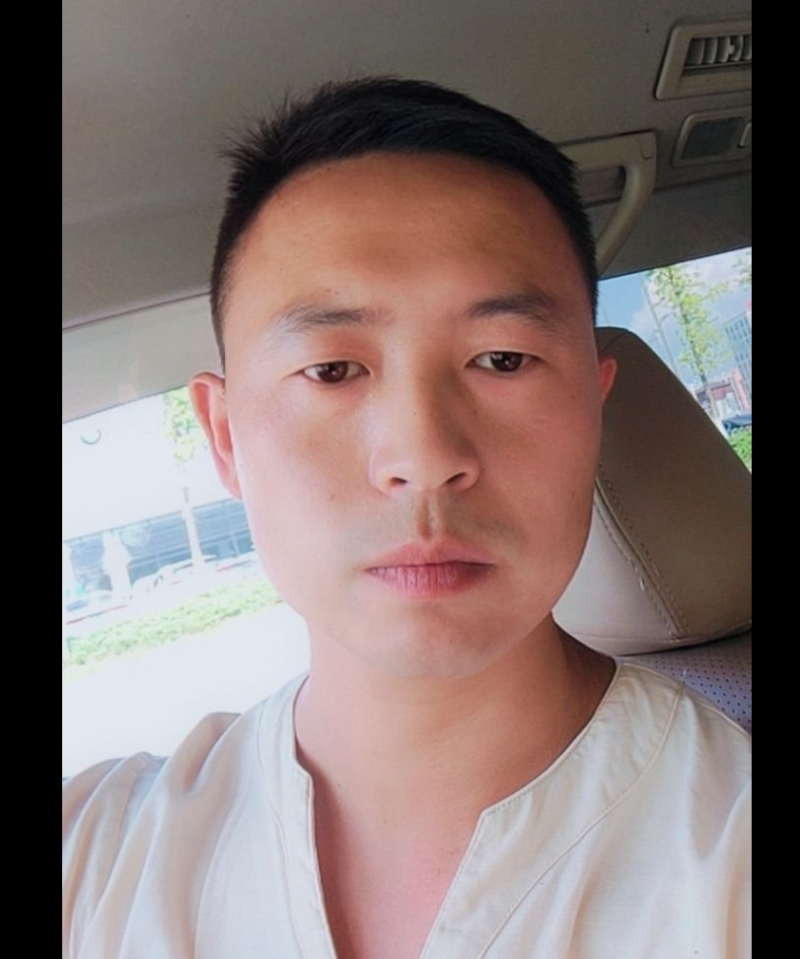 星辰5895，男,年龄：37岁，婚况：未婚，职业：个体老板