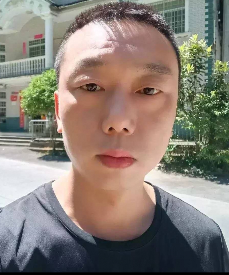 敬德p919，男,年龄：43岁，收入：12-18万，婚况：离异，职业：中层管理